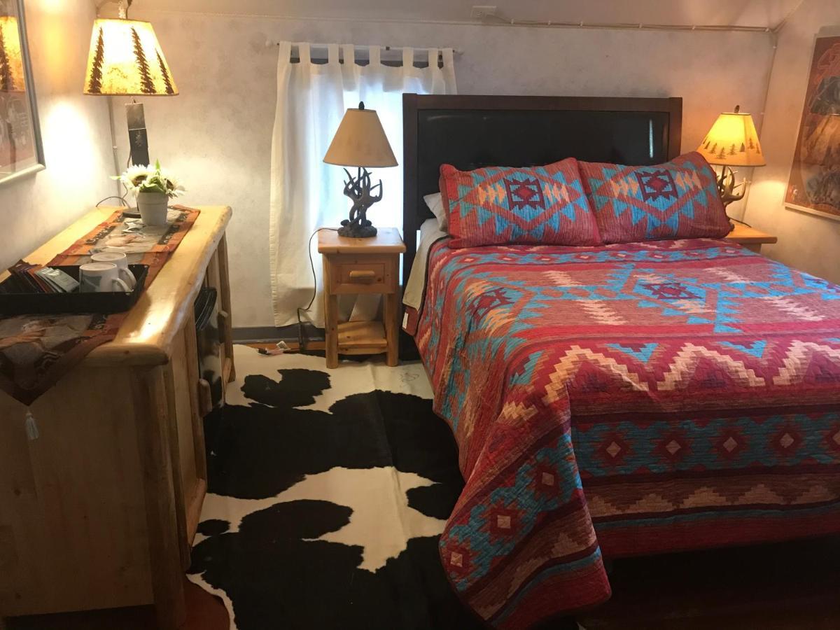 Holiday Lodge Bed And Breakfast Banff Eksteriør billede